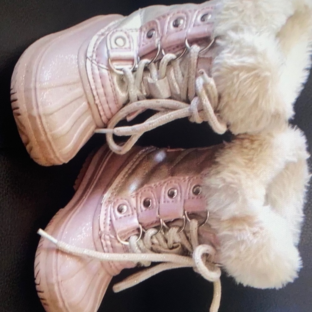 Wearing in winter boots - Picture 3 of 5